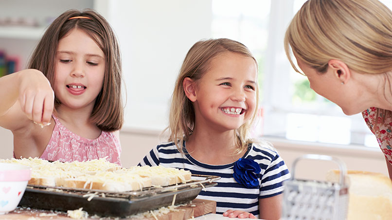 MakingSandwiches_Edited_806x453px_1.jpg MakingSandwiches_Edited_806x453px_1.jpg