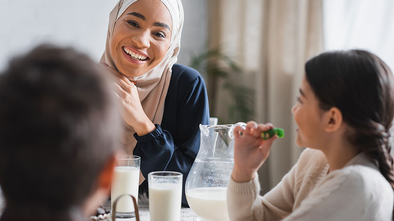 StockImage_FamilyMilkTable_806x453px.jpg StockImage_FamilyMilkTable_806x453px.jpg