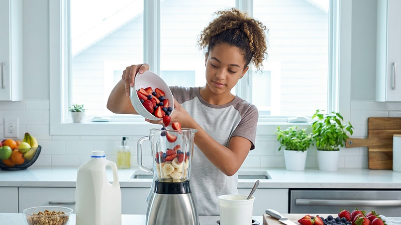 GirlMakingSmoothie_v02_Edited_806x453px_1.jpg GirlMakingSmoothie_v02_Edited_806x453px_1.jpg