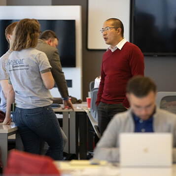 521881__240.jpg A group of Accelerator Program participants have a discussion.